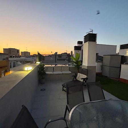 Atico Triana Con Piscina Privada Apartment Seville Exterior photo
