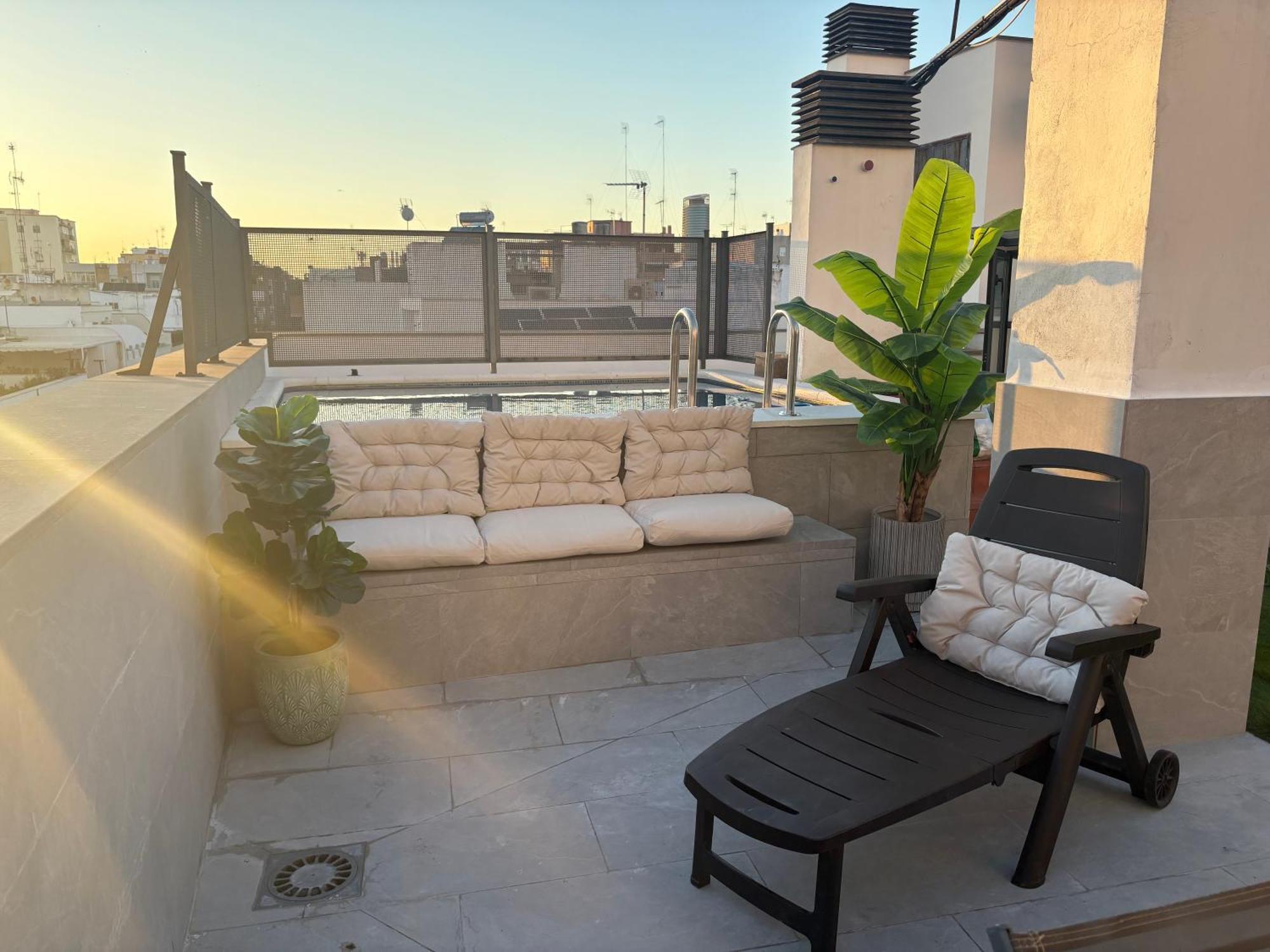 Atico Triana Con Piscina Privada Apartment Seville Exterior photo