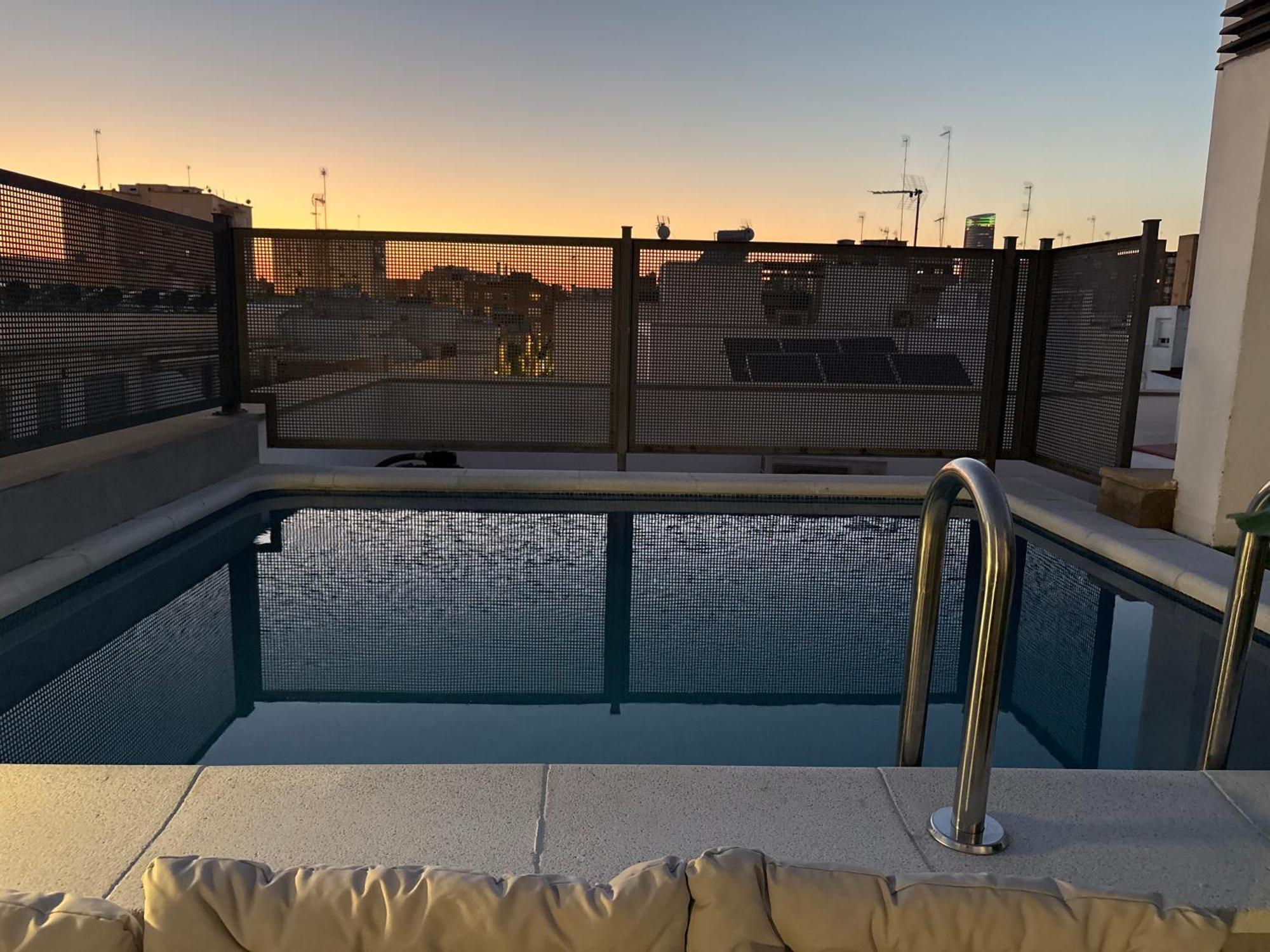 Atico Triana Con Piscina Privada Apartment Seville Exterior photo