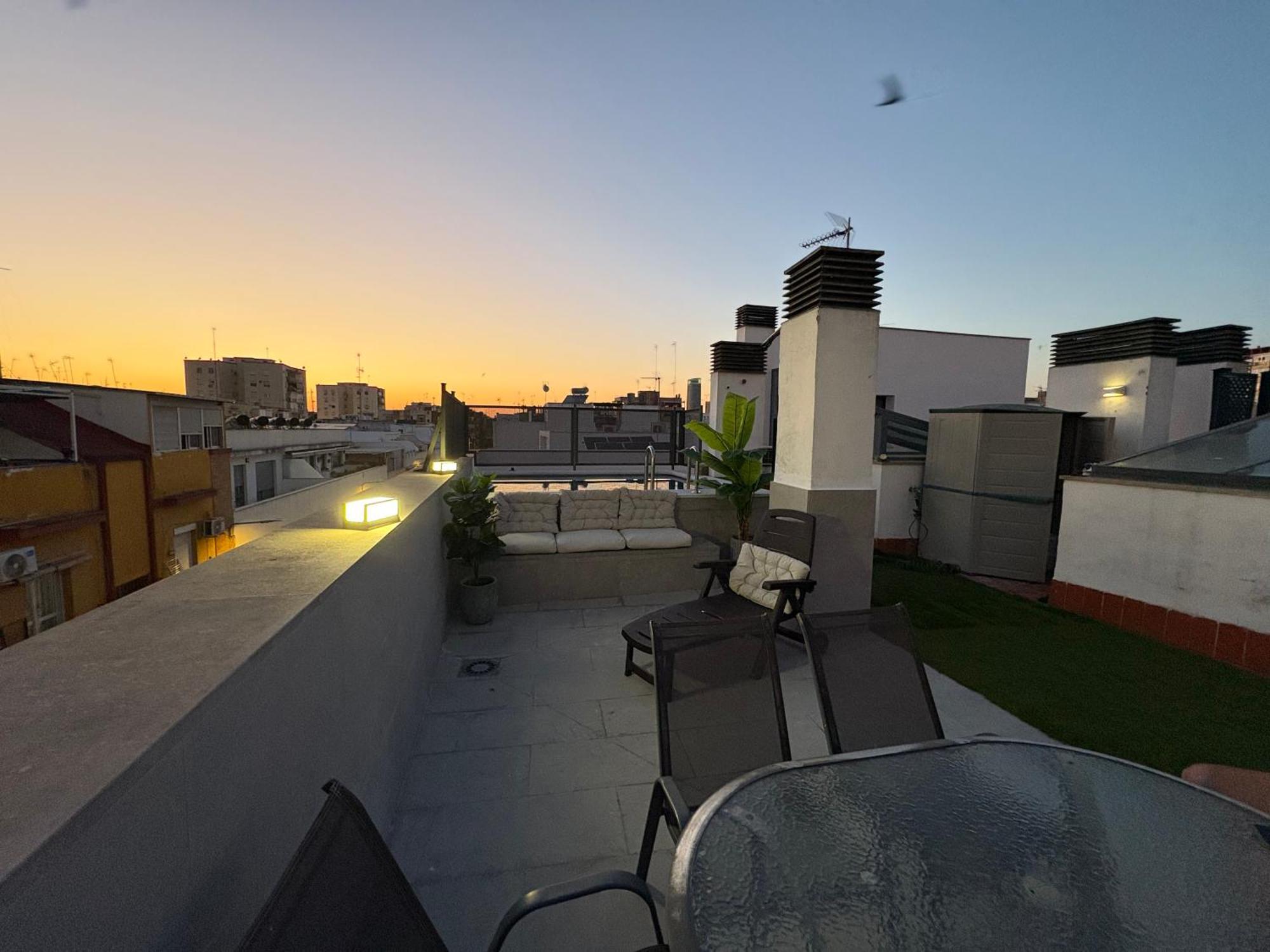Atico Triana Con Piscina Privada Apartment Seville Exterior photo